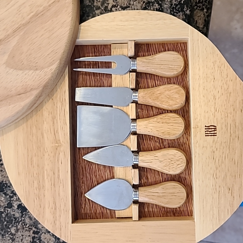 Iris gourmet cheese charcuterie board